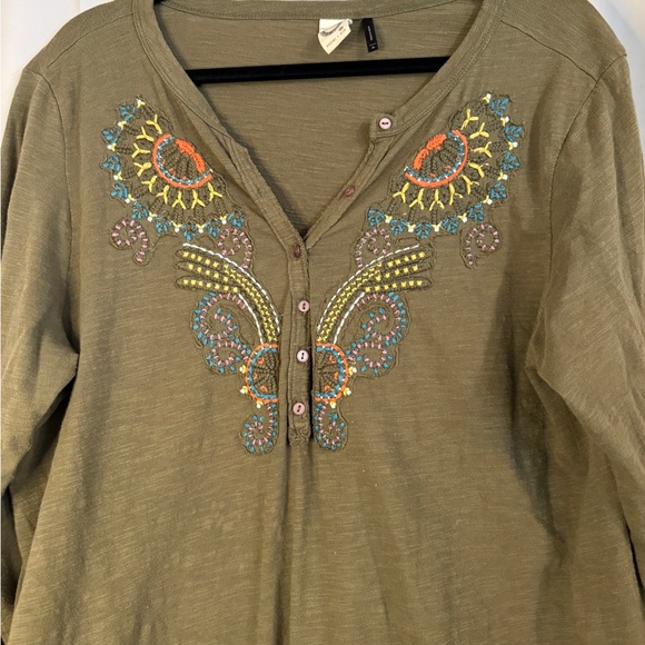 Anthropologie Akemi + Kin Embroidered Boho Henley Top XL - Picture 3 of 11